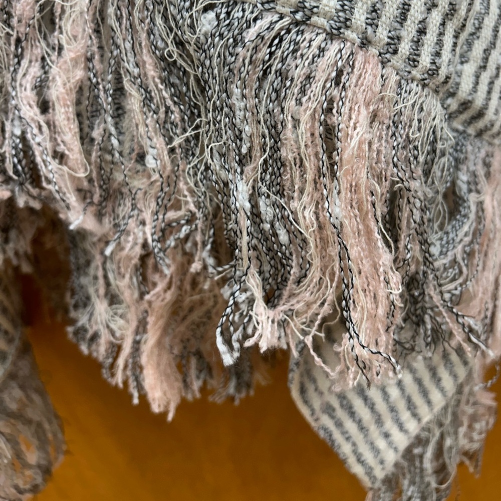 New America & Beyond Winter Cape in Pink/Black/White/Cream - No Size - Picture 6 of 9